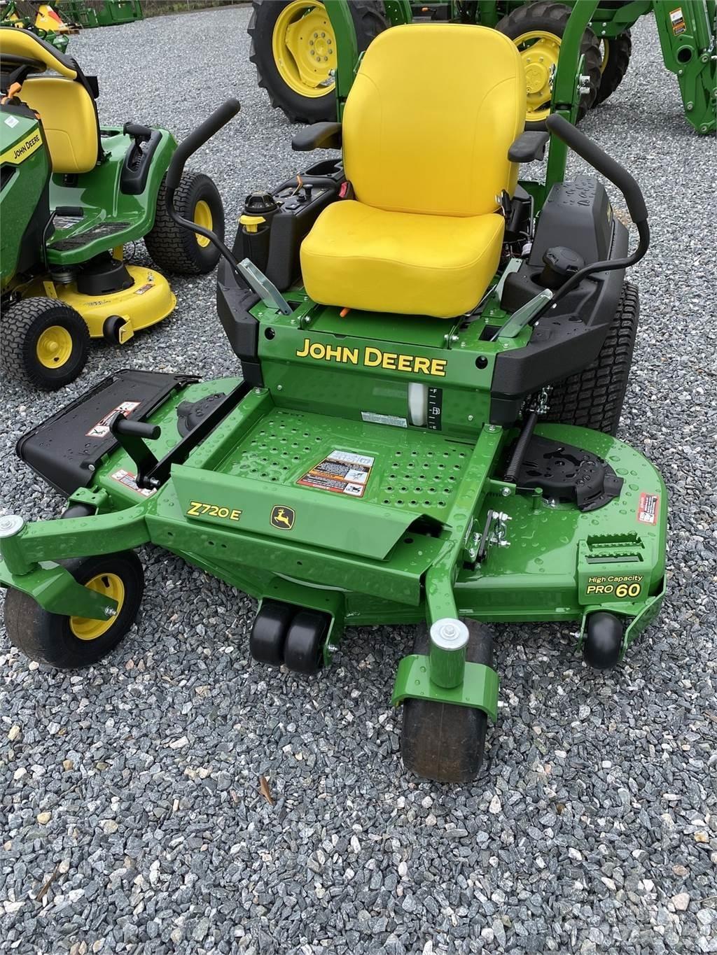 John Deere Z720E Sekačky s nulovým poloměrem otáčení