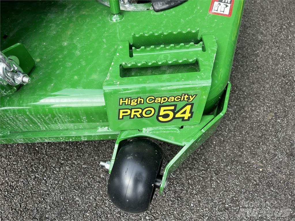 John Deere Z720E Sekačky s nulovým poloměrem otáčení