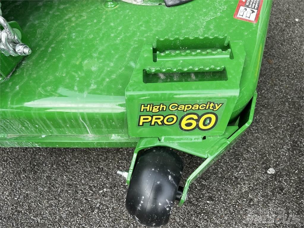John Deere Z720E Sekačky s nulovým poloměrem otáčení