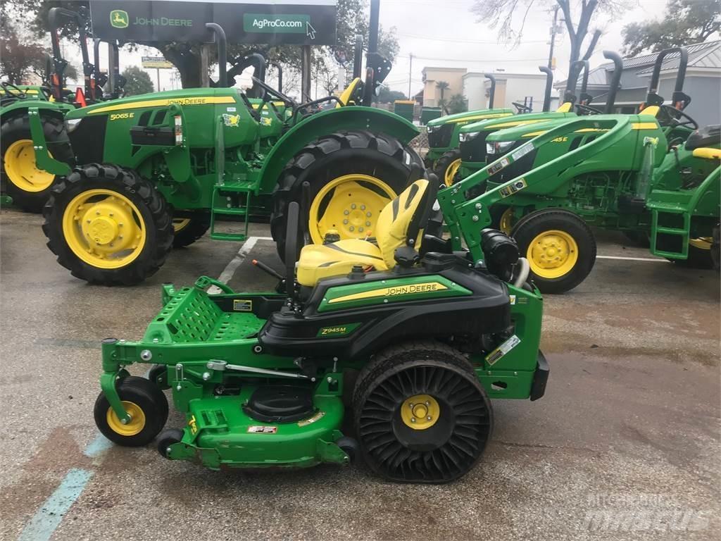 John Deere Z945M Sekačky s nulovým poloměrem otáčení