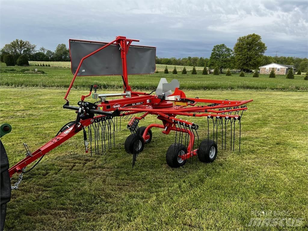 Kuhn GA4231T Obraceče a shrabovače sena