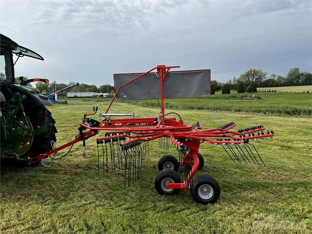 Kuhn GA4231T Obraceče a shrabovače sena