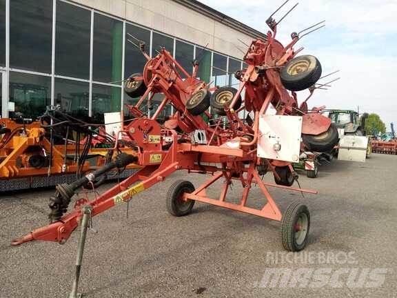 Kuhn GF 7702 Obraceče a shrabovače sena