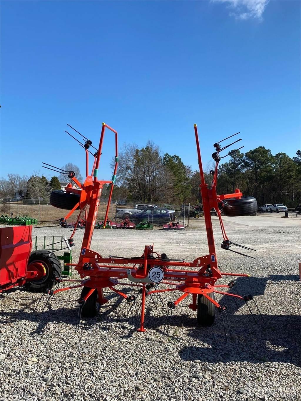 Kuhn GF5202T Obraceče a shrabovače sena