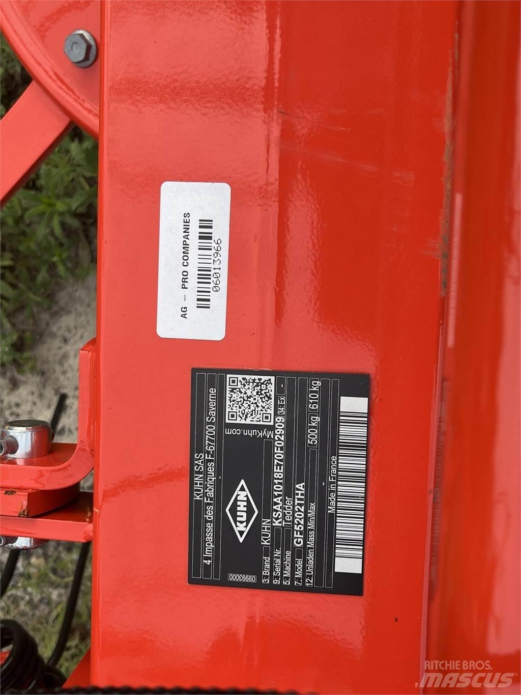 Kuhn GF5202THA Obraceče a shrabovače sena