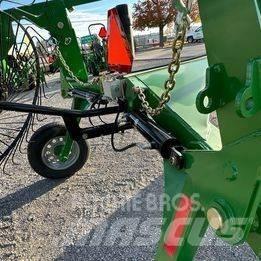 Pequea MCR8 Obraceče a shrabovače sena