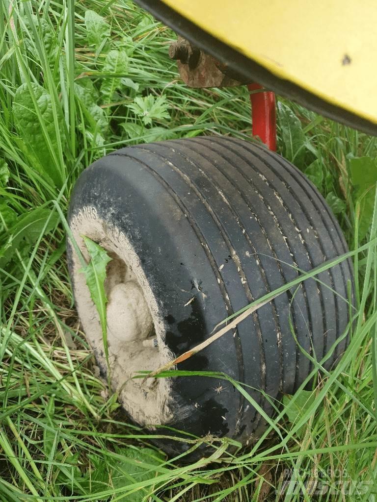 Pöttinger 810N Obraceče a shrabovače sena