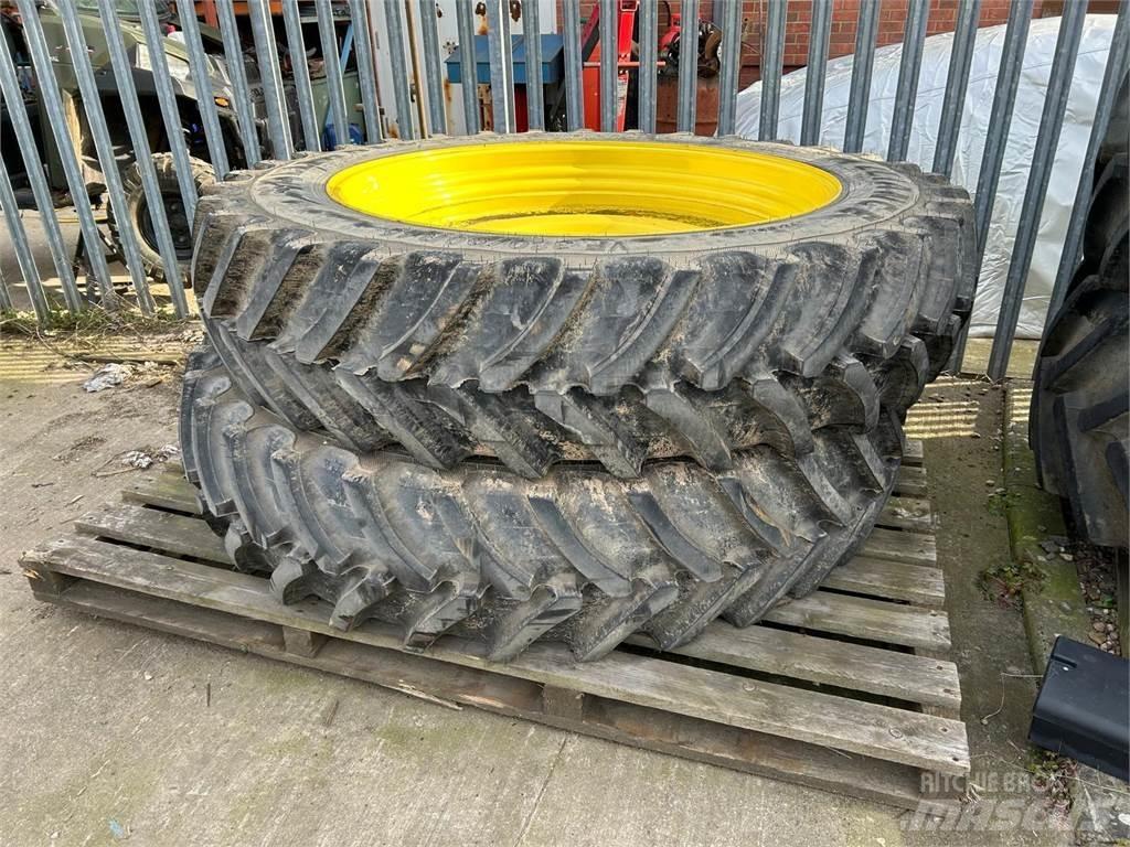  Row Crop Tyres Pneumatiky, kola a ráfky