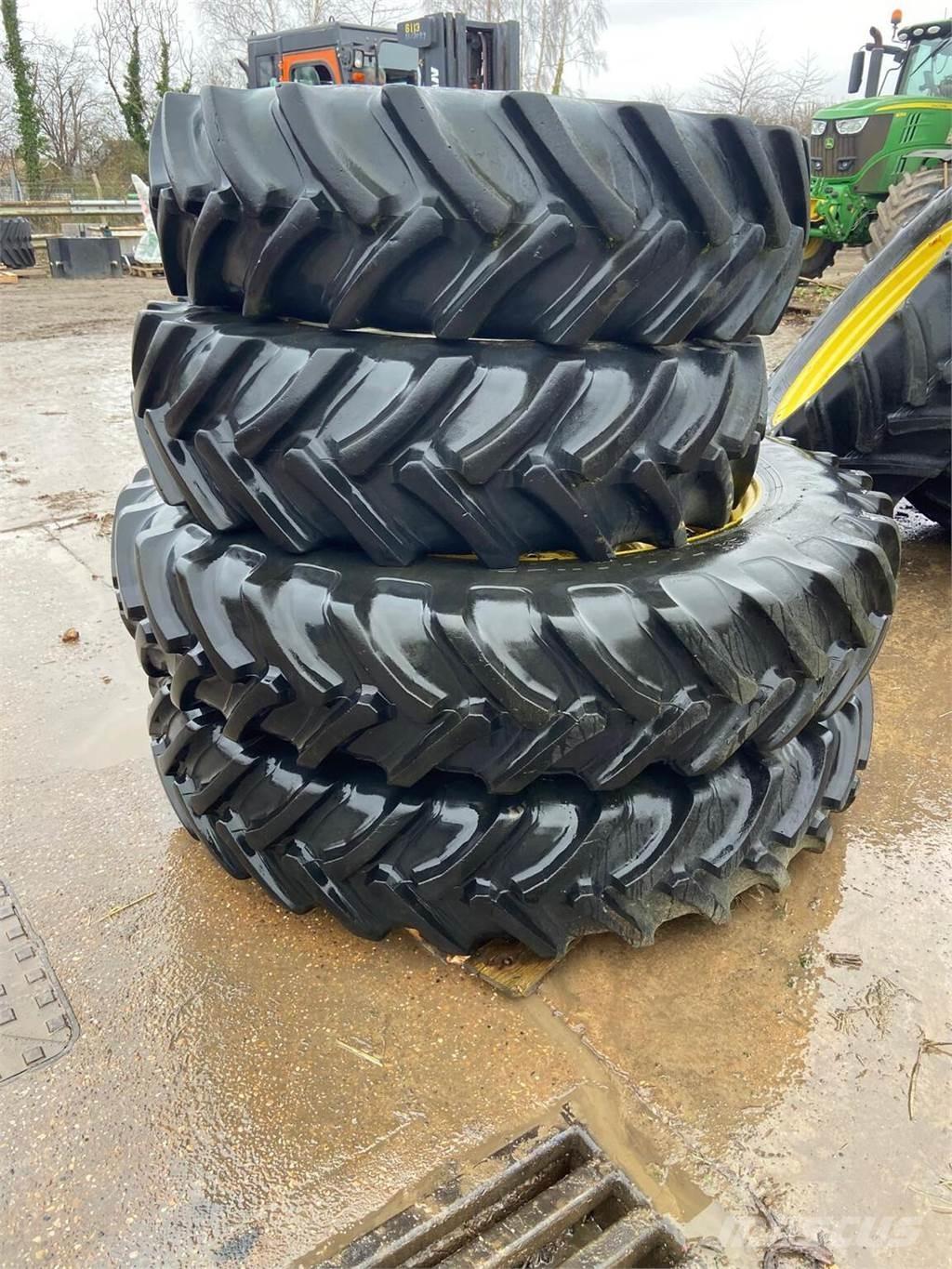  Row Crop Wheels Pneumatiky, kola a ráfky