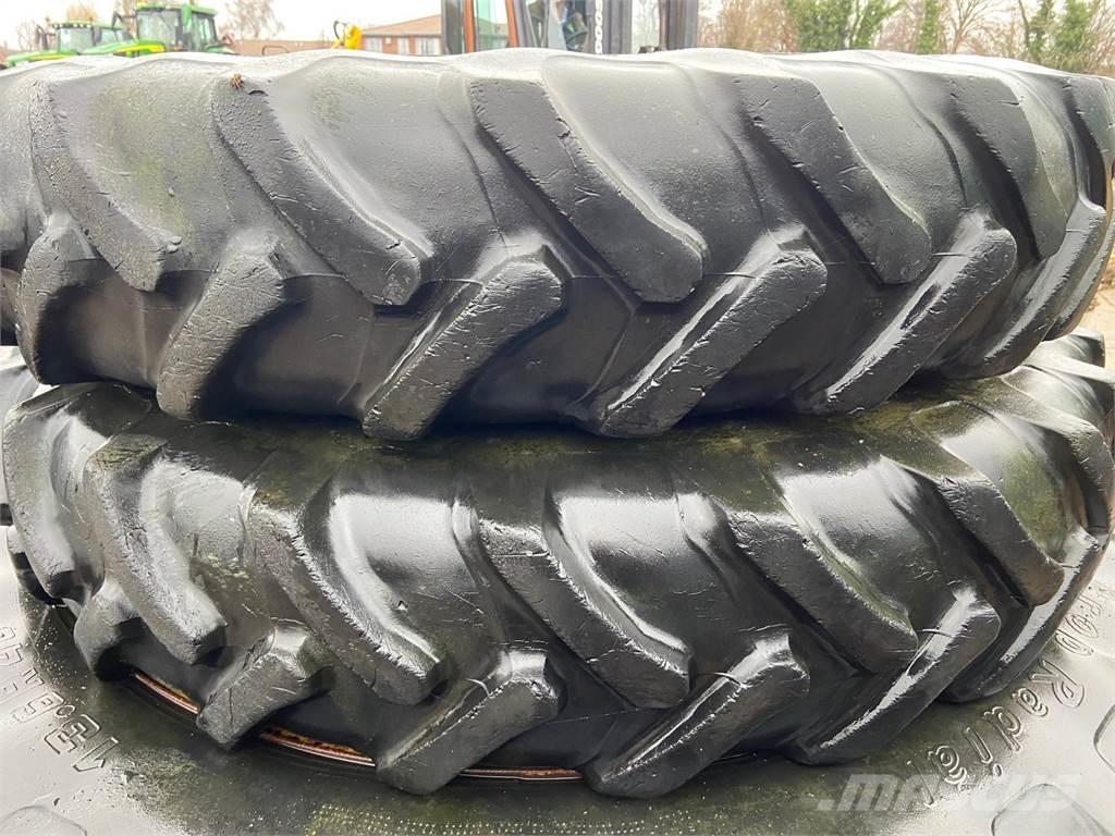  Row Crop Wheels Pneumatiky, kola a ráfky