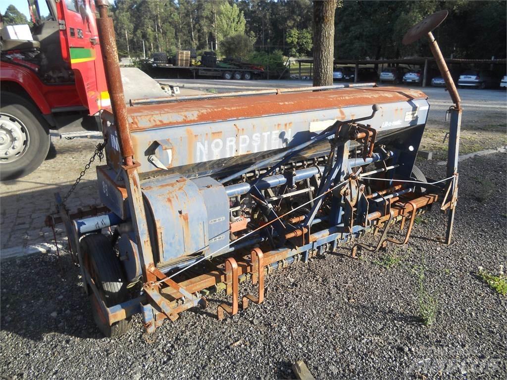  Semeador de erva Mechanické secí stroje