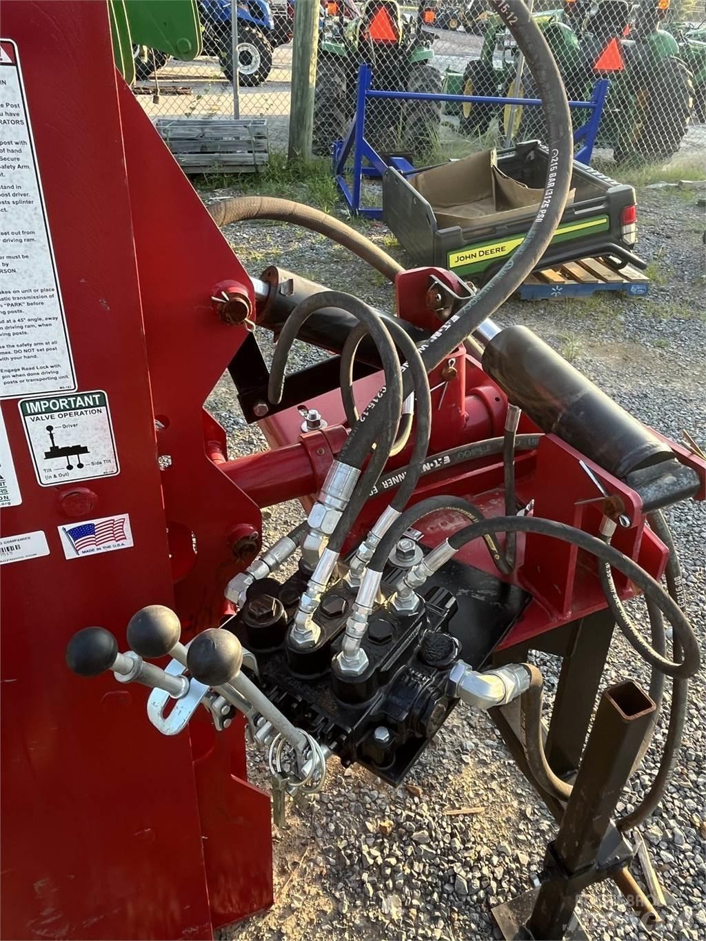  Shaver HS-12 Čelní nakladače a rypadla