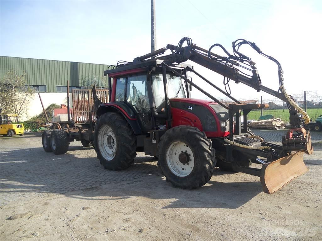 Valtra N121 Jeřáby a nakladače