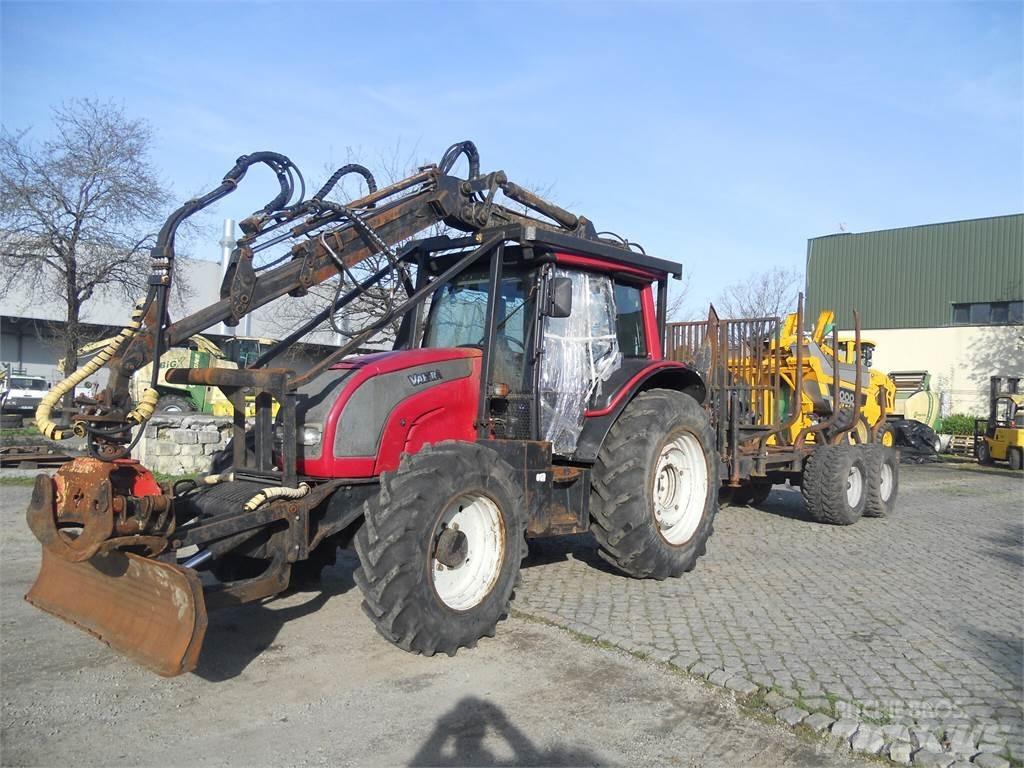Valtra N121 Jeřáby a nakladače