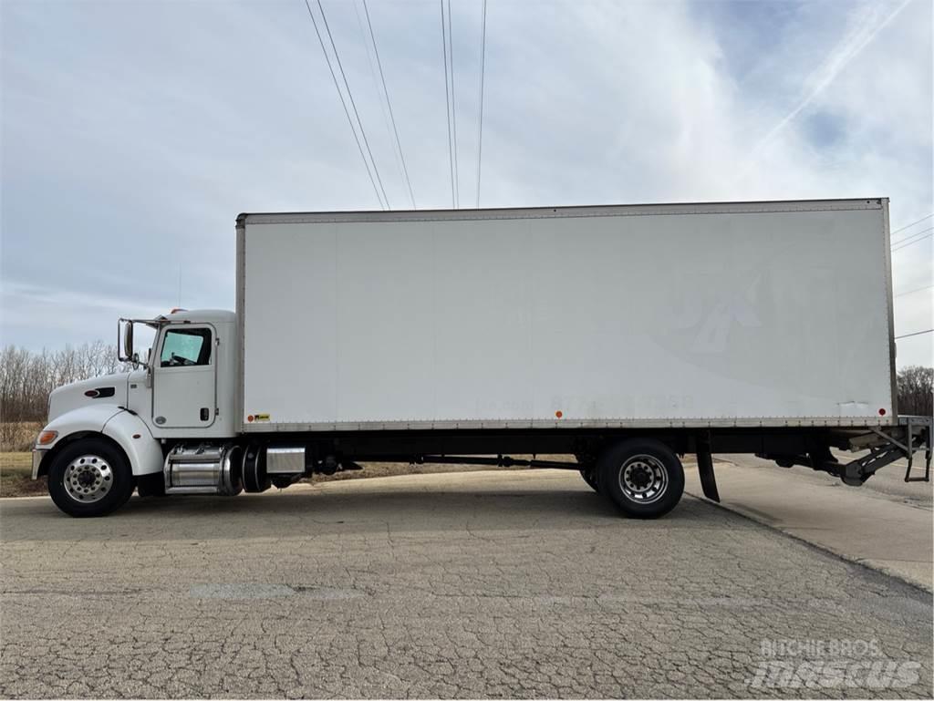 Peterbilt 337 Skříňová nástavba