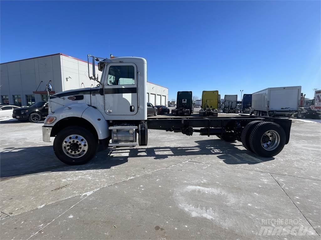 Peterbilt 337 Nákladní vozidlo bez nástavby