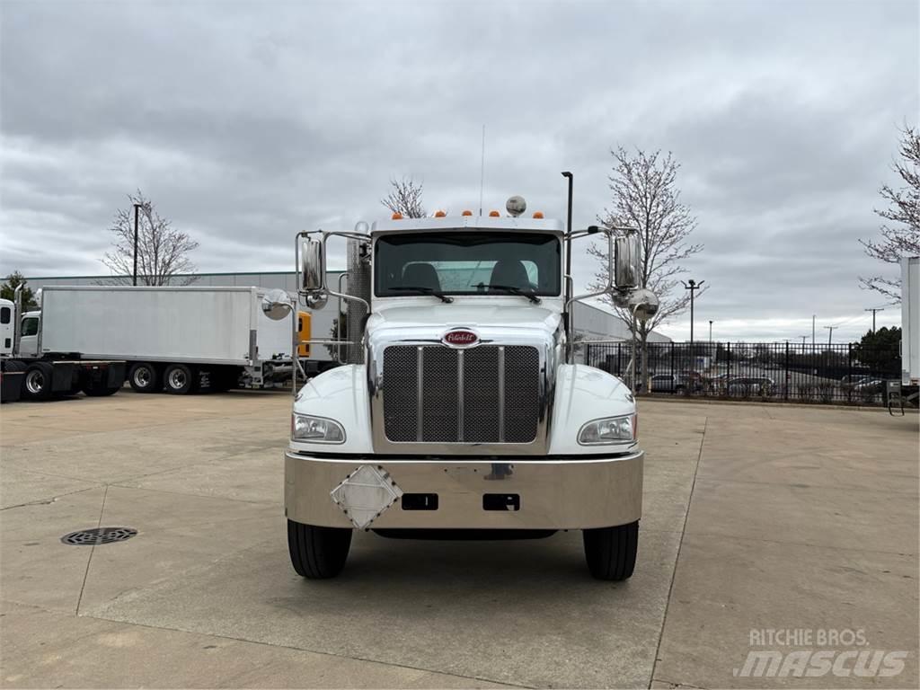 Peterbilt 337 Nákladní vozidlo bez nástavby