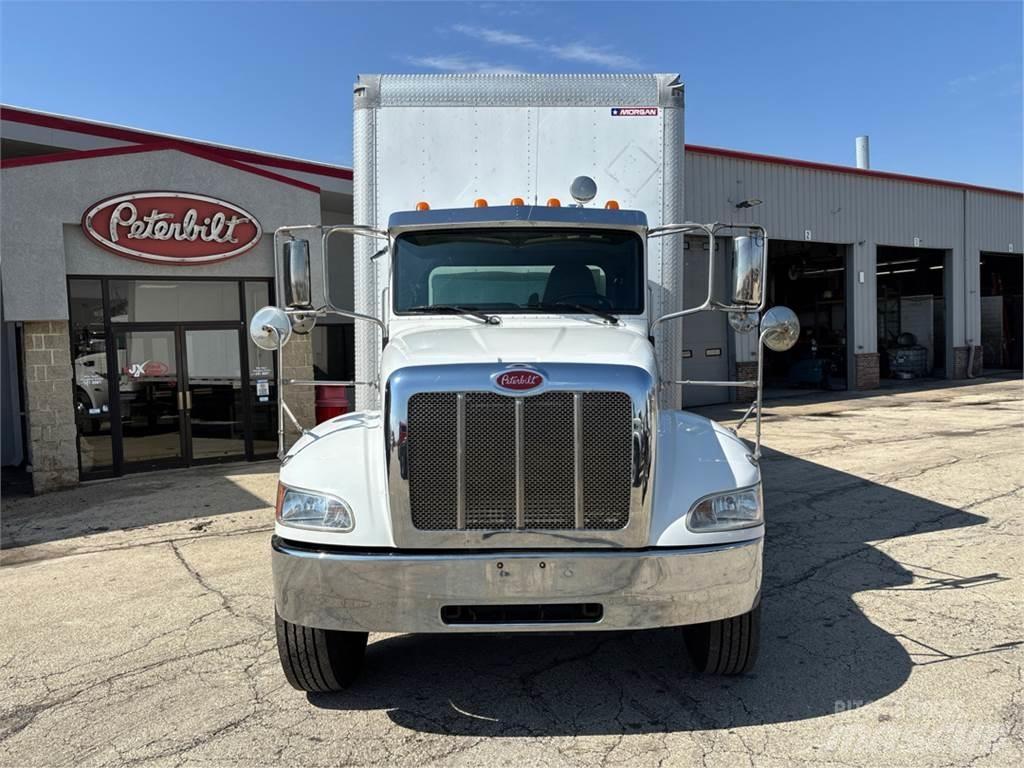 Peterbilt 337 Skříňová nástavba