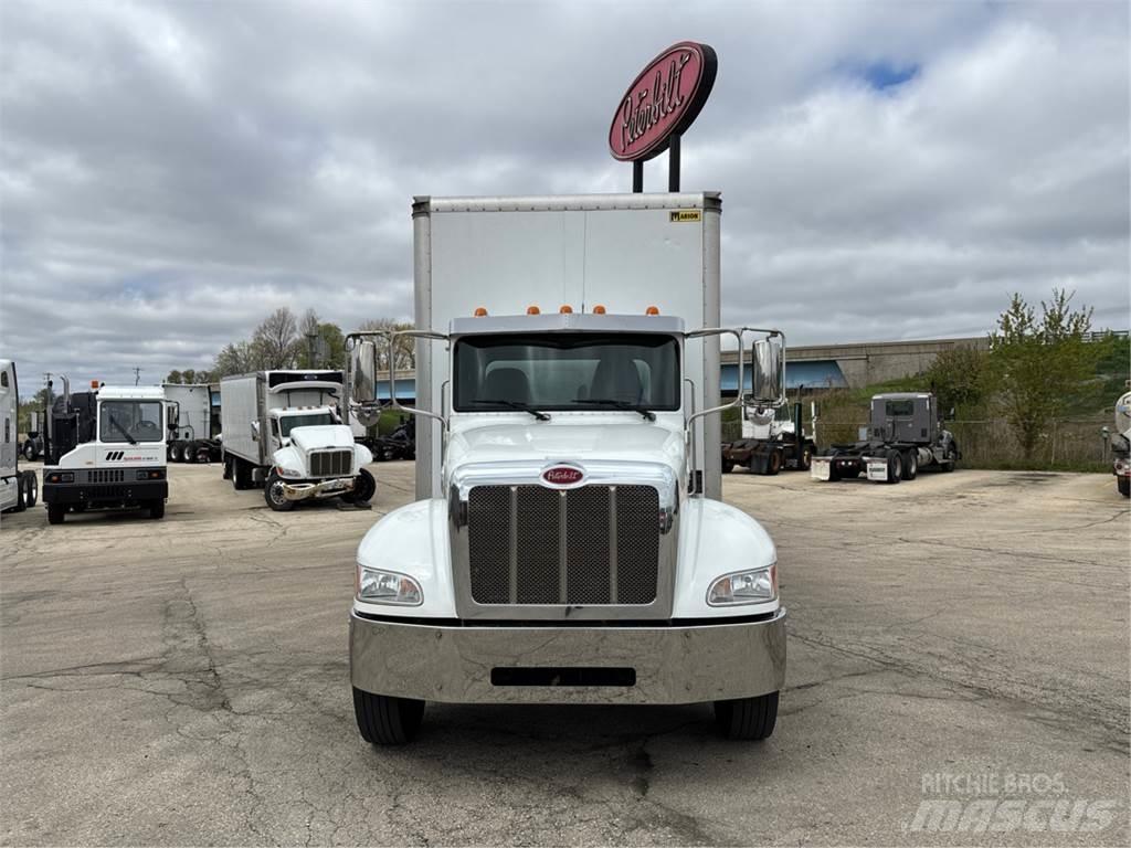 Peterbilt 337 Skříňová nástavba