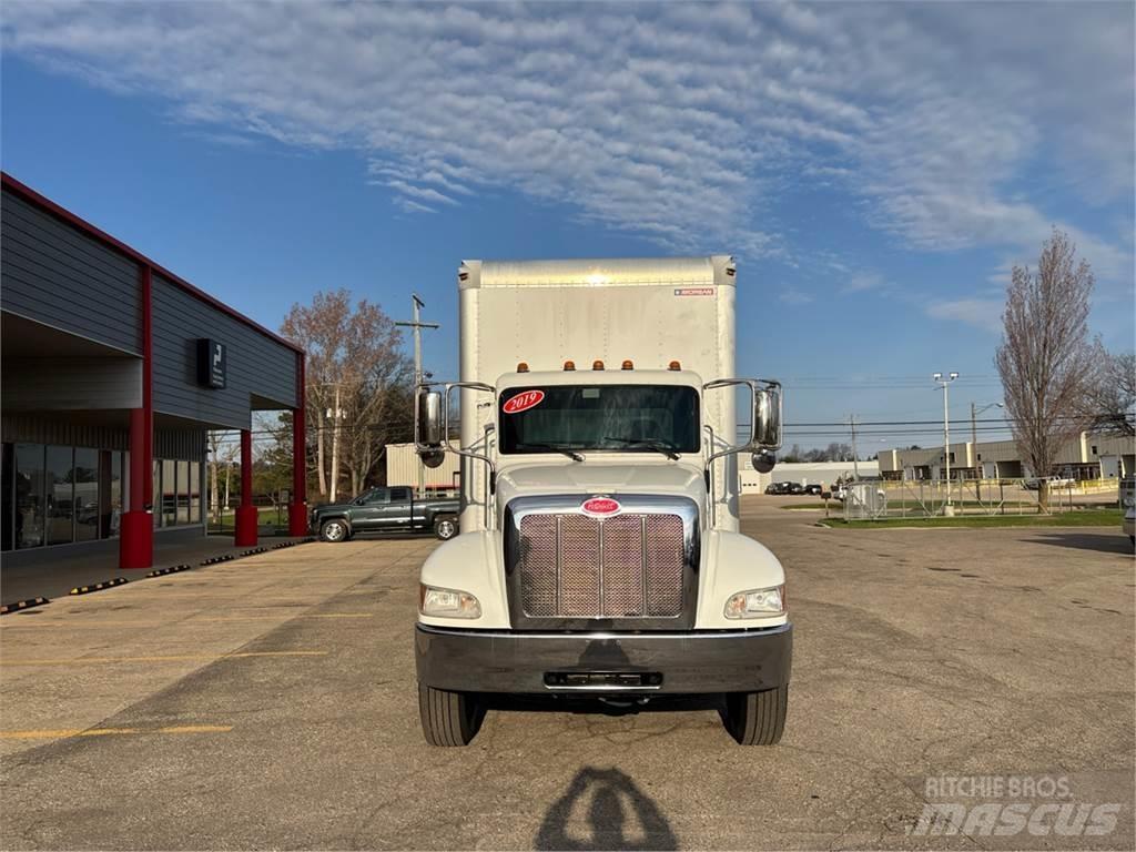 Peterbilt 337 Skříňová nástavba