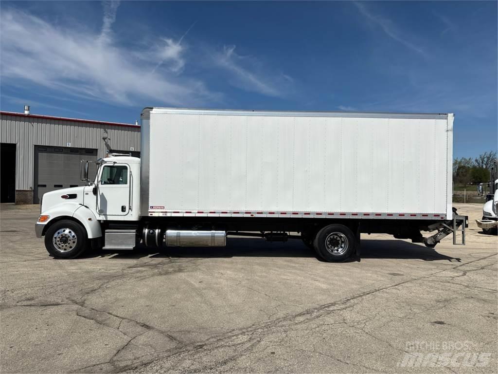 Peterbilt 337 Skříňová nástavba