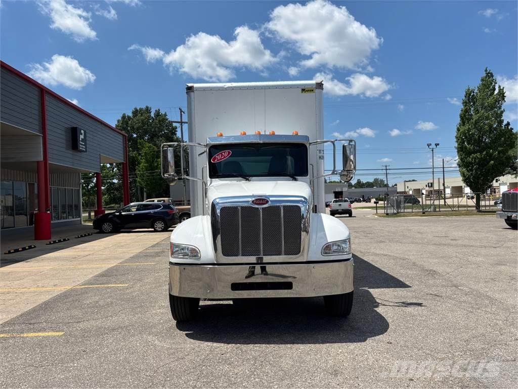 Peterbilt 337 Skříňová nástavba