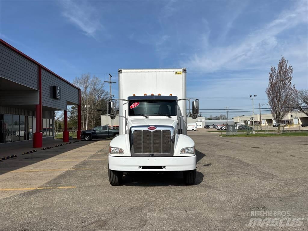 Peterbilt 337 Skříňová nástavba
