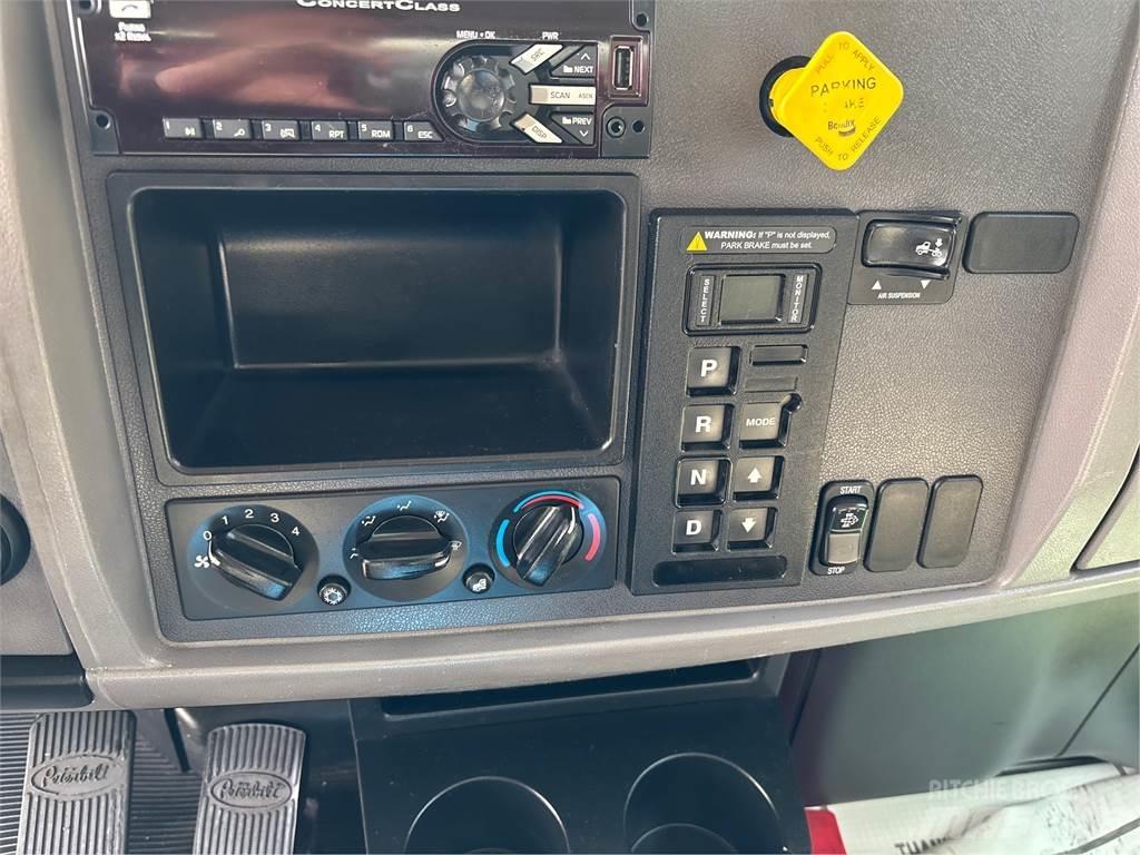 Peterbilt 337 Skříňová nástavba