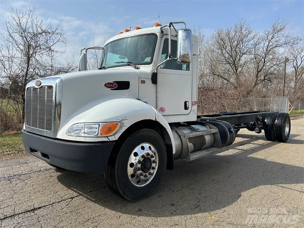 Peterbilt 337 Nákladní vozidlo bez nástavby