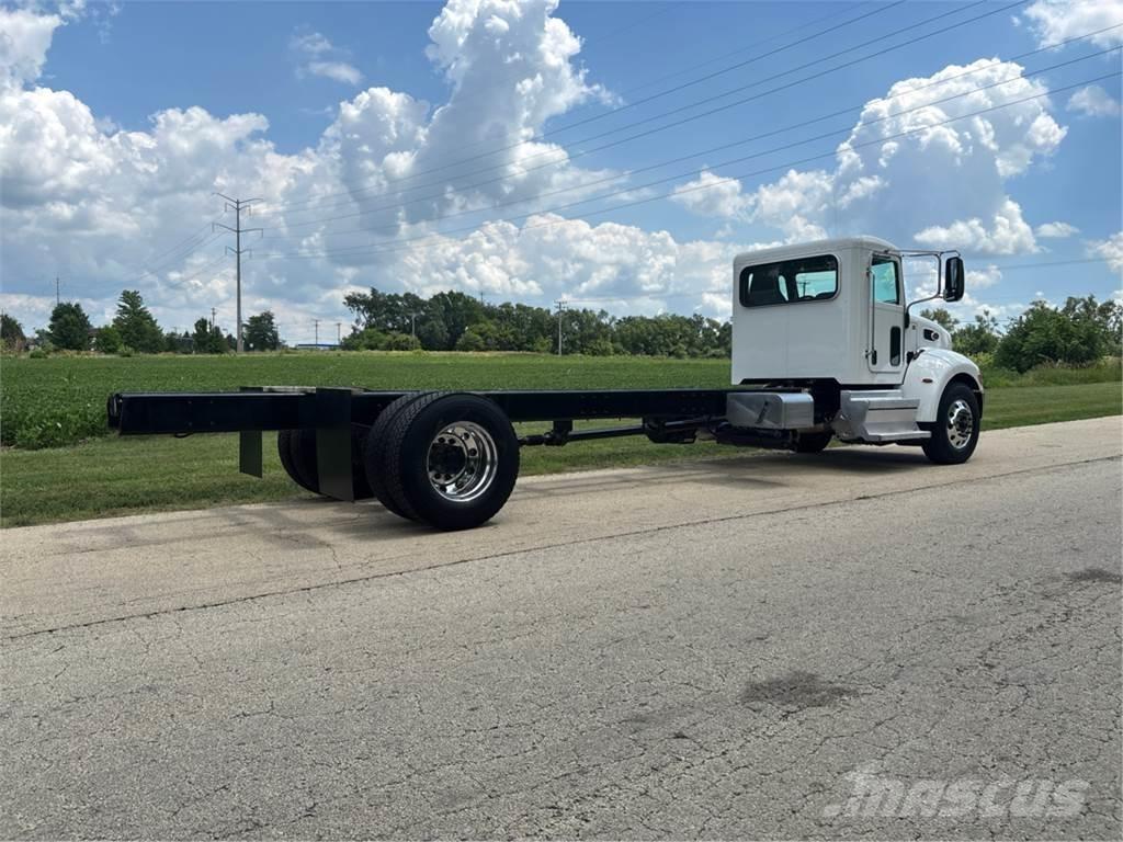 Peterbilt 337 Nákladní vozidlo bez nástavby