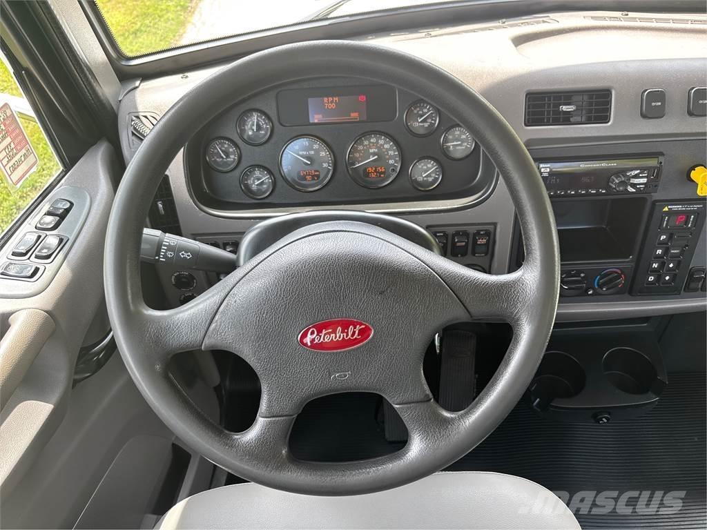 Peterbilt 337 Nákladní vozidlo bez nástavby
