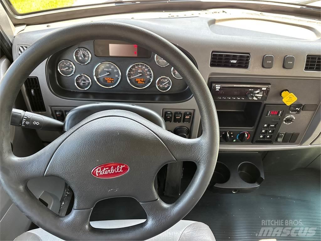 Peterbilt 337 Skříňová nástavba