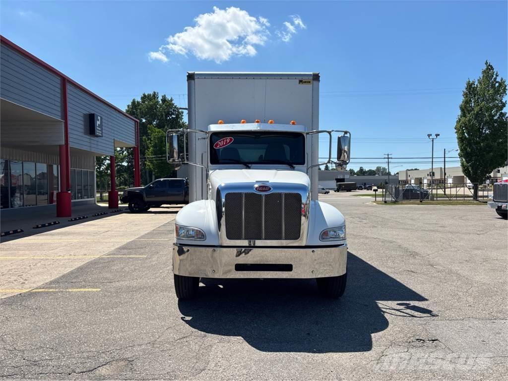 Peterbilt 337 Skříňová nástavba