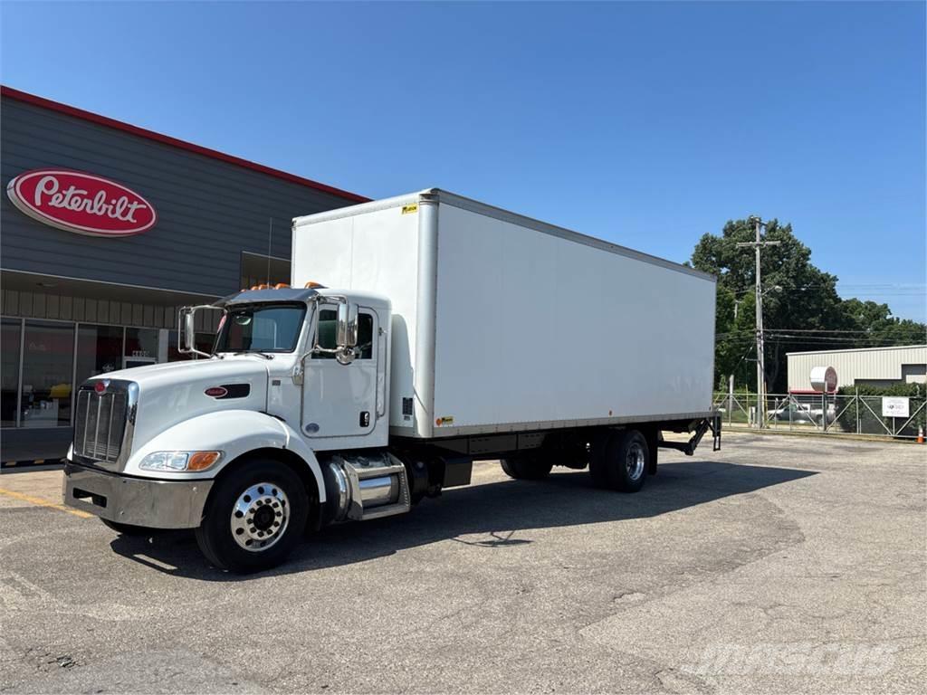 Peterbilt 337 Skříňová nástavba
