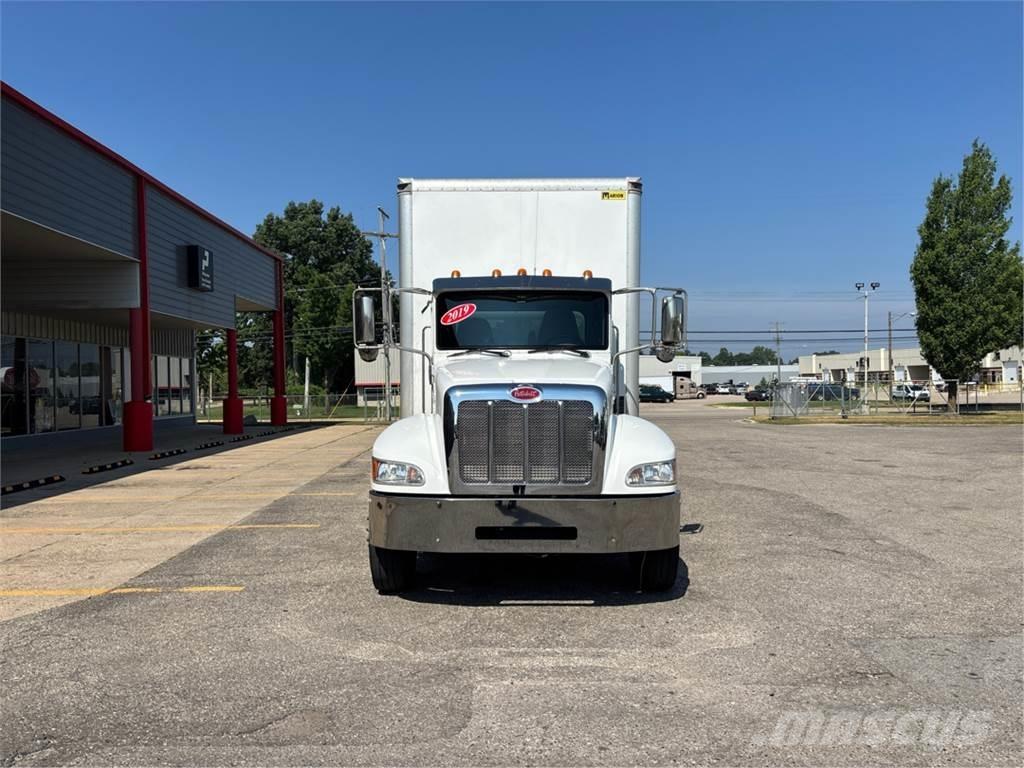 Peterbilt 337 Skříňová nástavba
