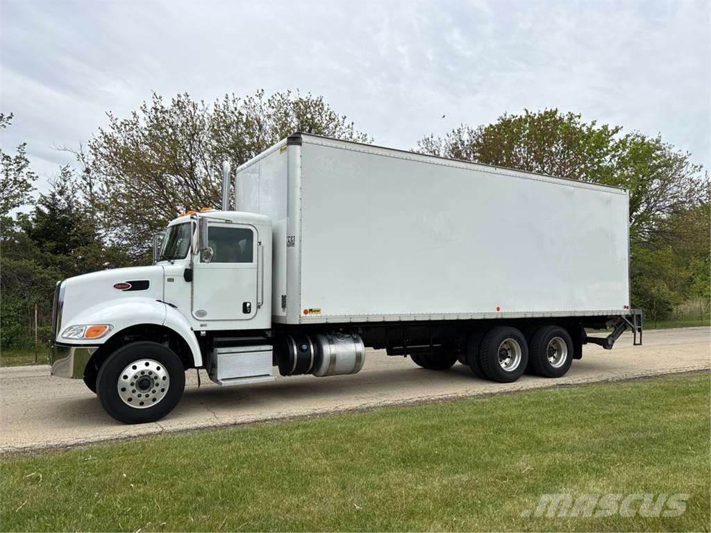 Peterbilt 348 Skříňová nástavba