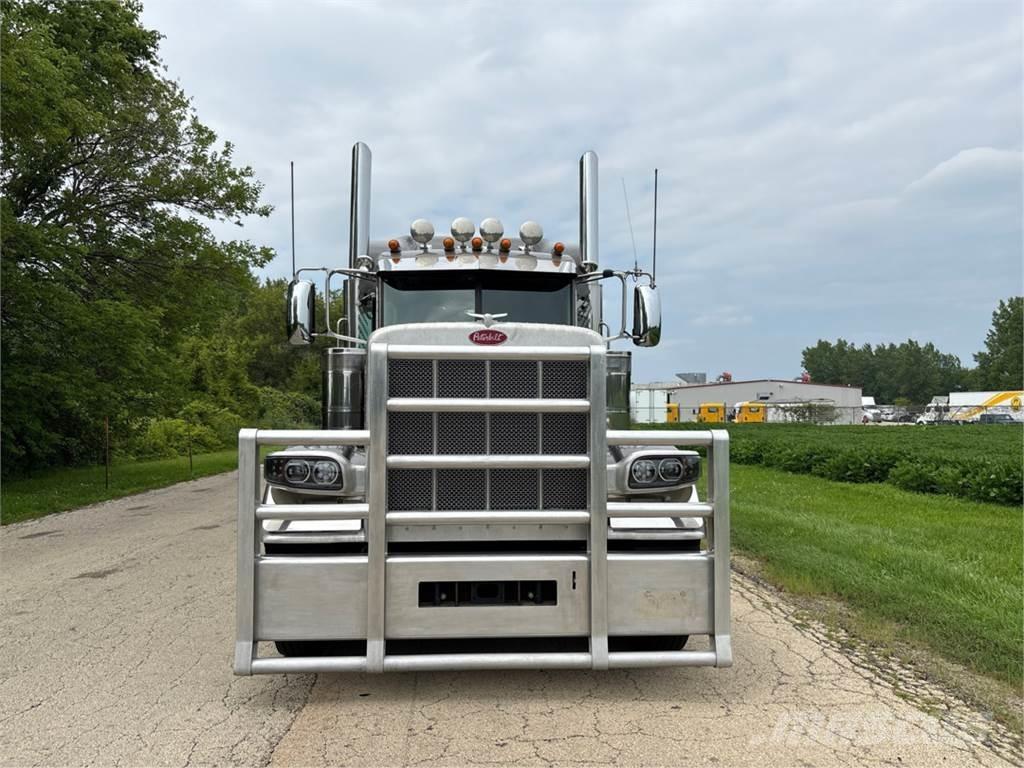 Peterbilt 389 Další