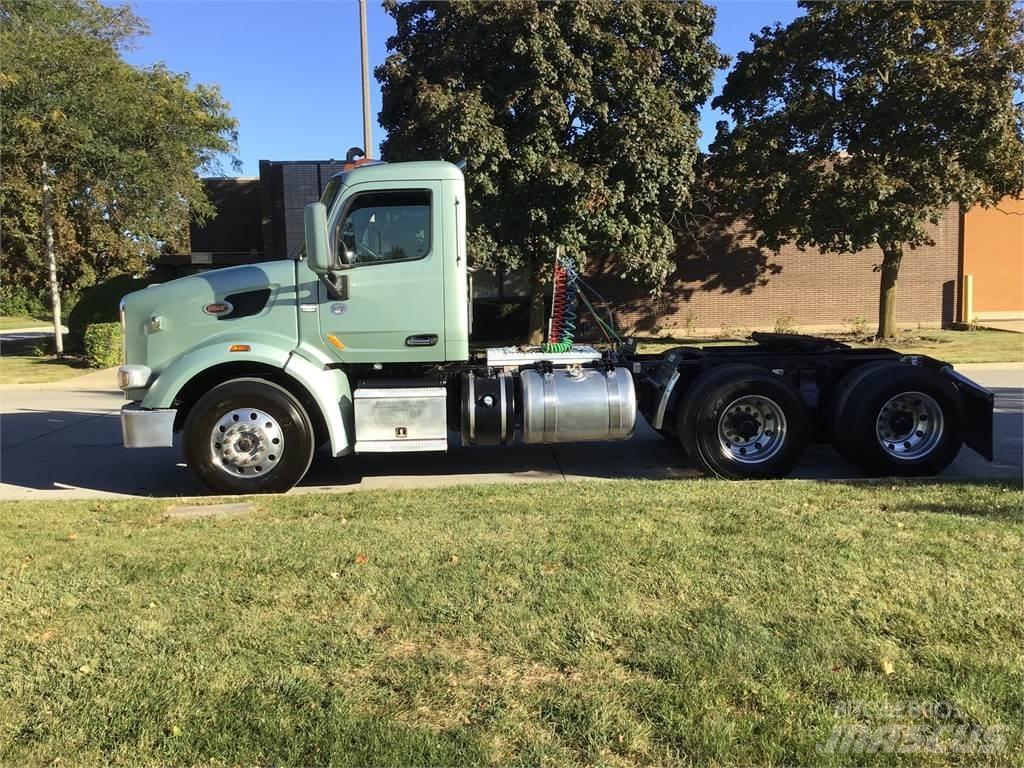 Peterbilt 567 Tahače