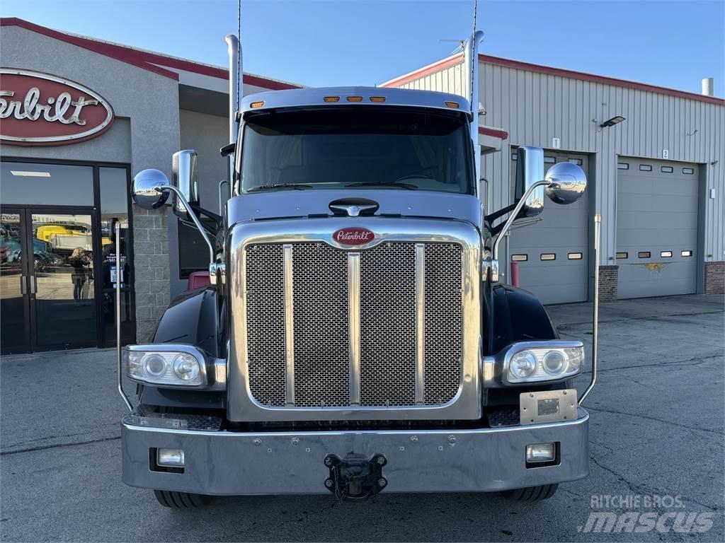 Peterbilt 567 Tahače