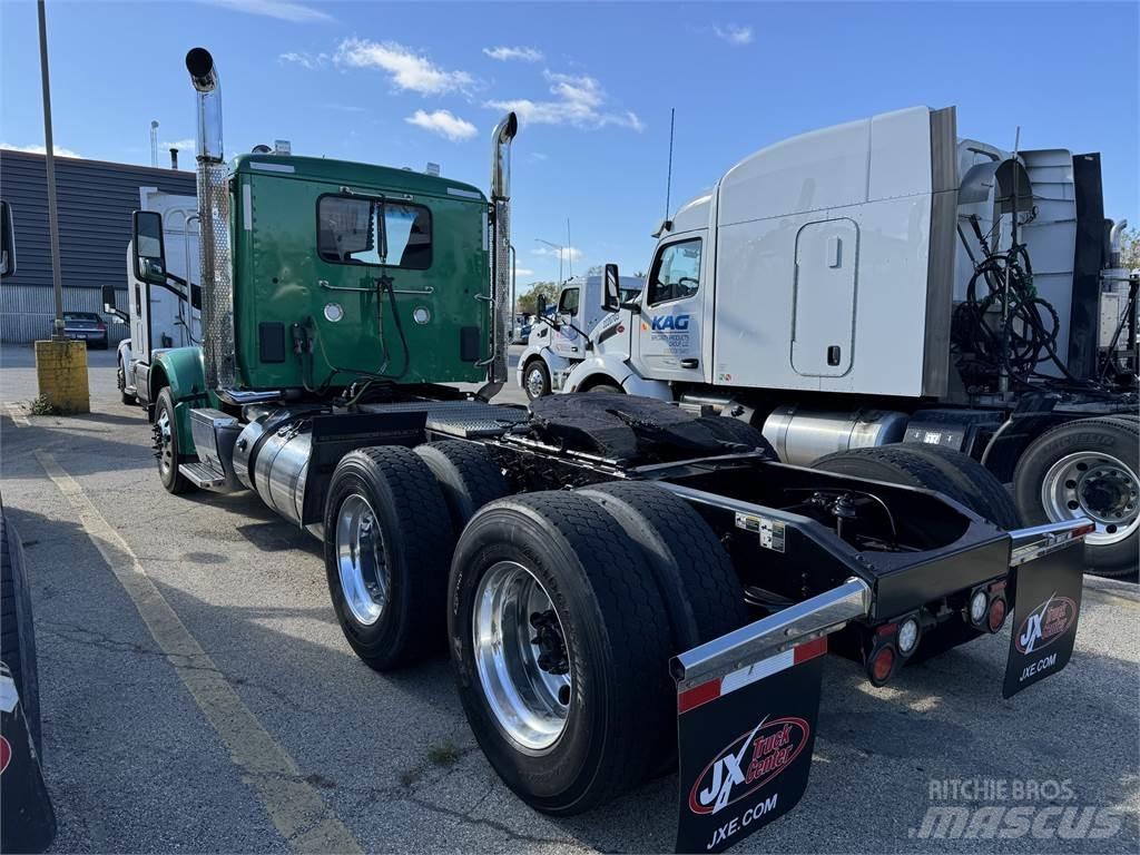 Peterbilt 567 Tahače
