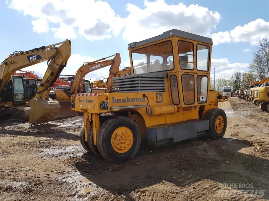 Bomag SGW-17 Pneumatikové válce