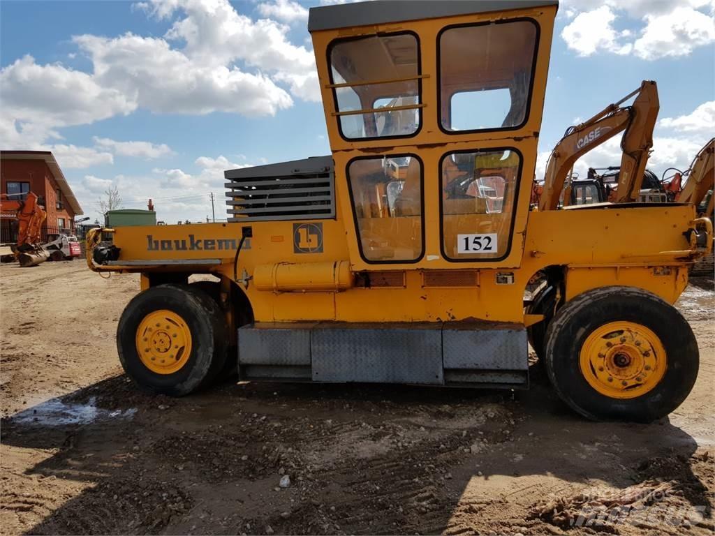 Bomag SGW-17 Pneumatikové válce