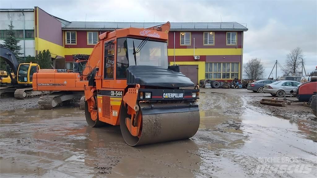 CAT CB544 Tandemové válce
