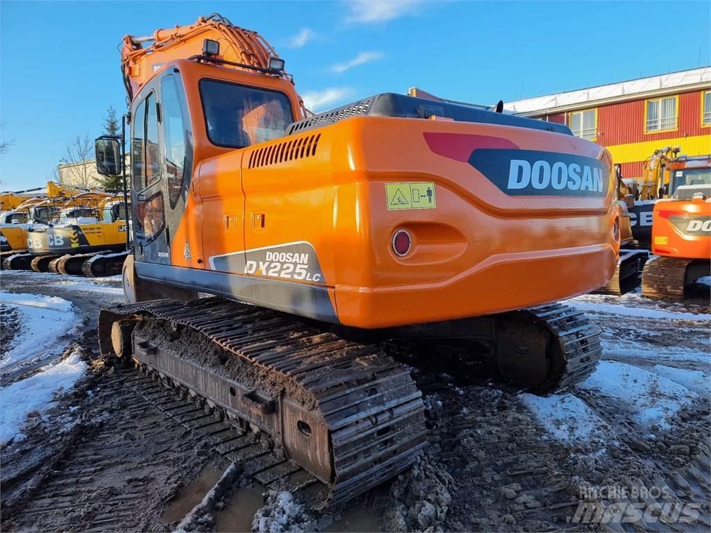 Doosan DX225LC Pásová rýpadla