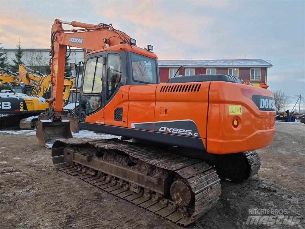 Doosan DX225LC Pásová rýpadla