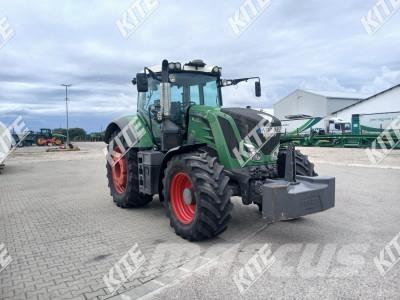 Fendt 826 VARIO Traktory