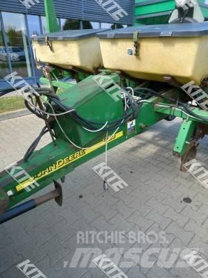 John Deere 1750 Kombinované secí stroje