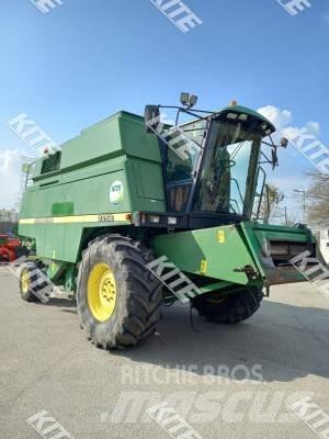 John Deere 2256 2WD Sklízecí mlátičky