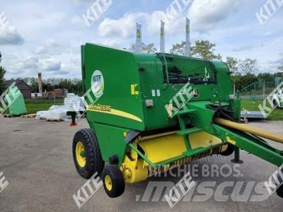John Deere 568 Lis na válcové balíky