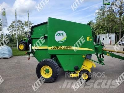 John Deere 568 Lis na válcové balíky